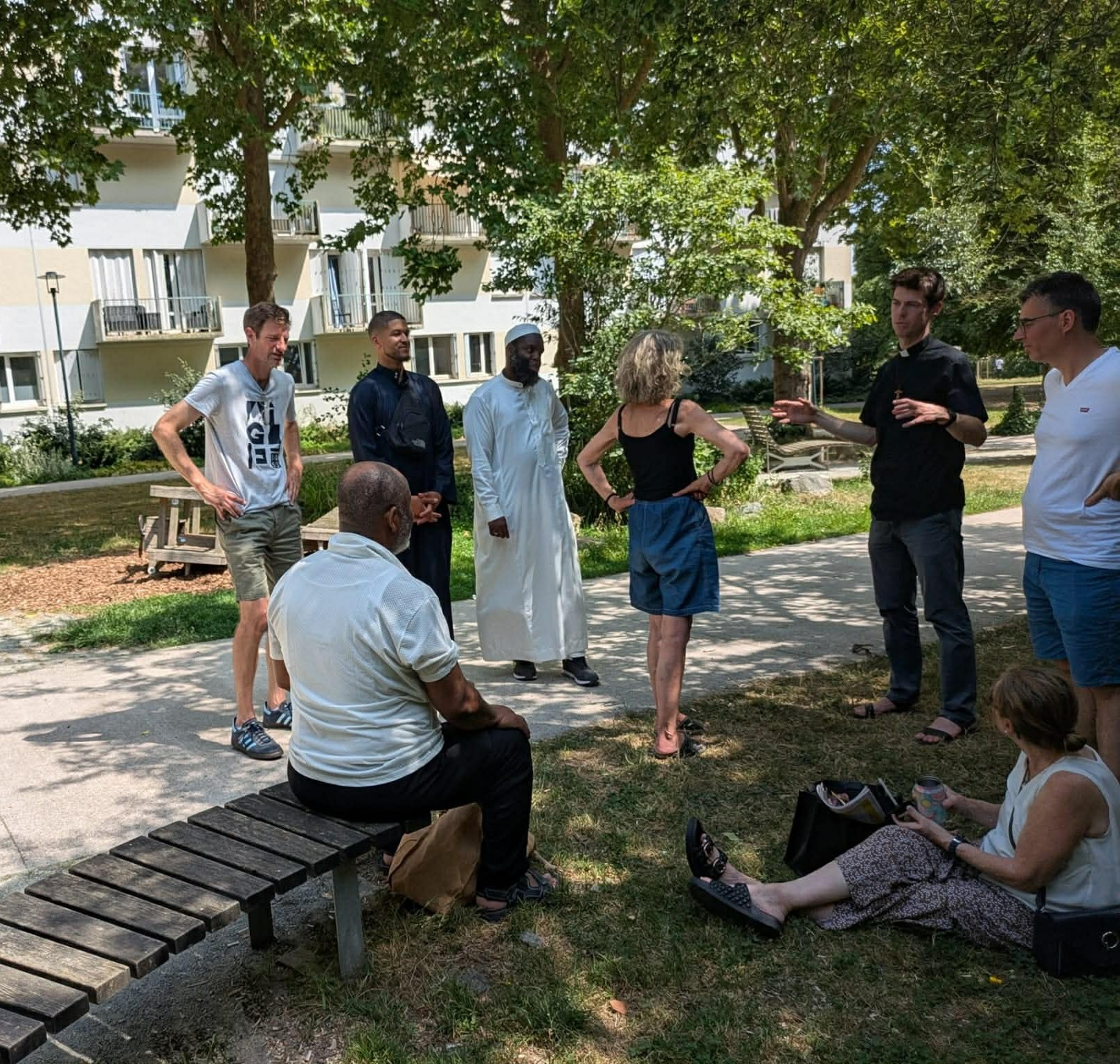 La communauté Ensemble pour la fraternité réunie dans le quartier